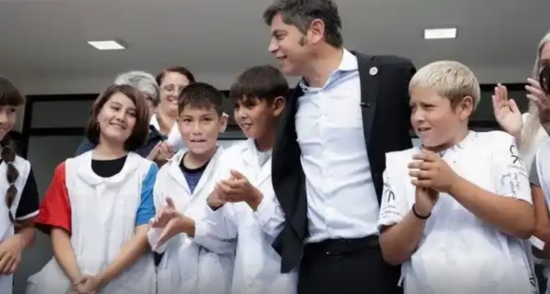 Kicillof inauguró otra escuela: "Estamos en contra del 'sálvese quien pueda'"