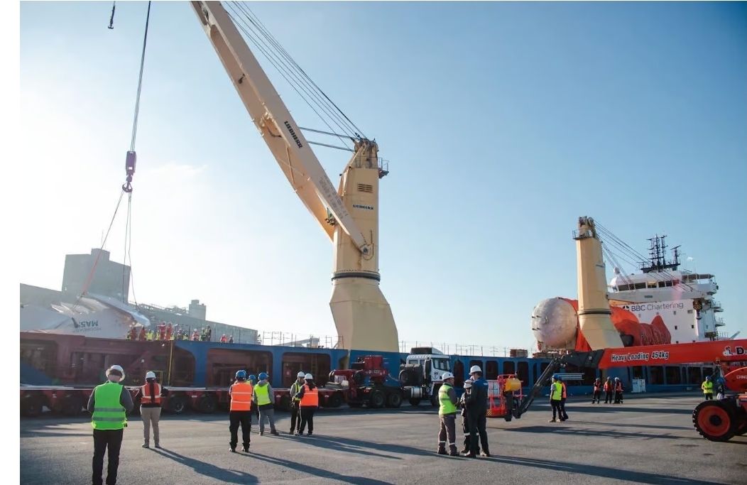Puerto Quequén recibió su primer buque con carga para Vaca Muerta y se sumó a una operatoria clave de YPF